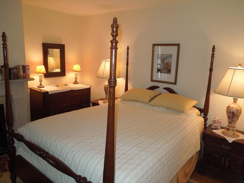 Chambre Lit Queen-Size avec Cuisine