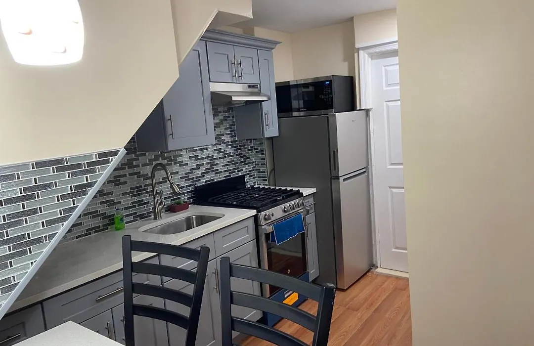 A Great Room In Queens-1