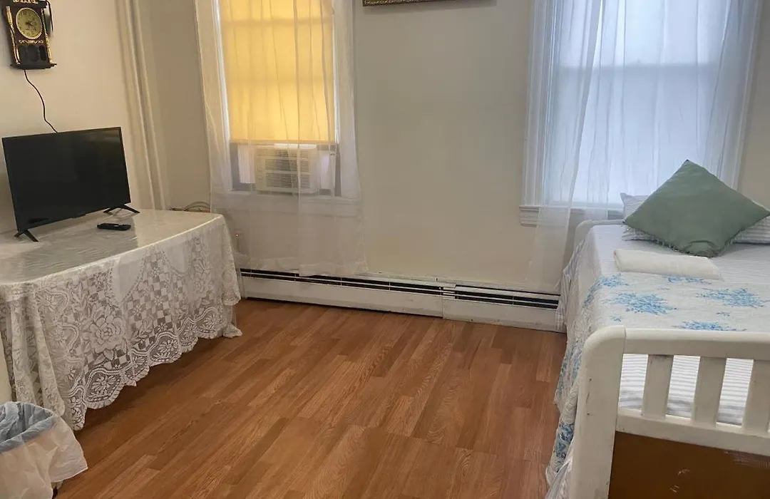 A Big Room In Queens-1
