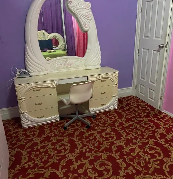 A Lavish Room In Queens-1