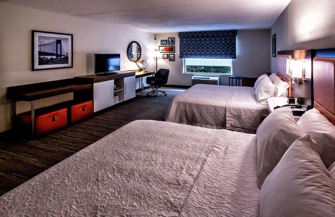 Hampton Inn & Suites Staten Island-1