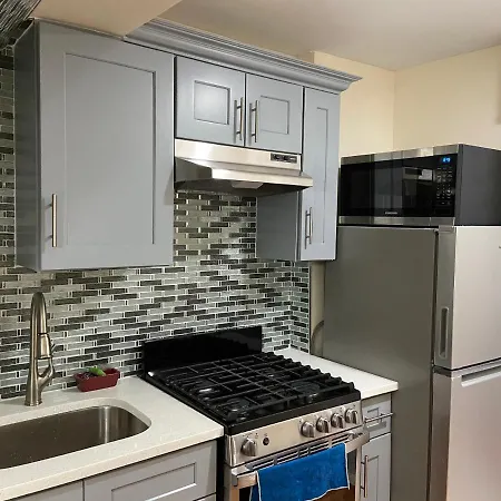 A Great Room In Queens-2