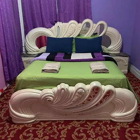 A Lavish Room In Queens-2