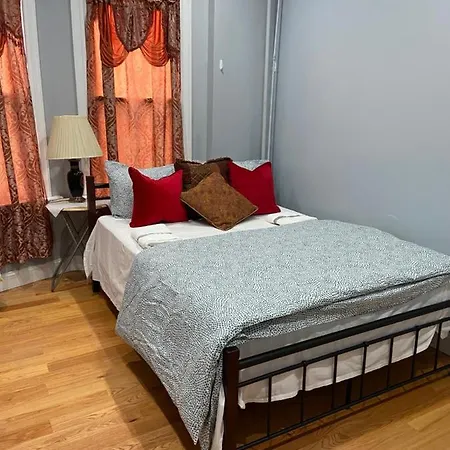 A Spacious Room In Queens-2
