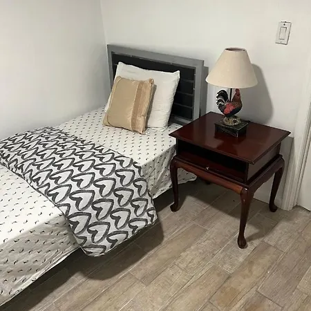 A Restful Room In Queens-2