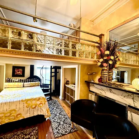 The International Cozy Inn-2